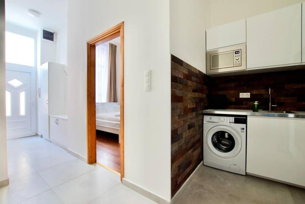 Premium Apartment By Hi5 - Central 3 Bedroom Budapest Exterior foto