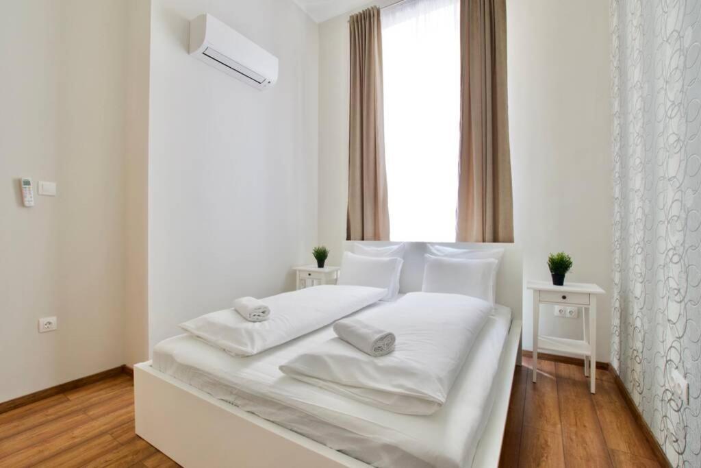 Premium Apartment By Hi5 - Central 3 Bedroom Budapest Exterior foto