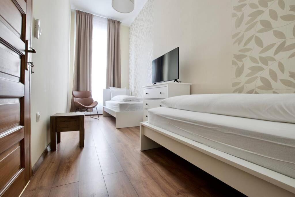 Premium Apartment By Hi5 - Central 3 Bedroom Budapest Exterior foto