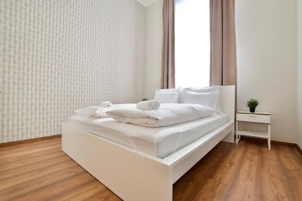 Premium Apartment By Hi5 - Central 3 Bedroom Budapest Exterior foto